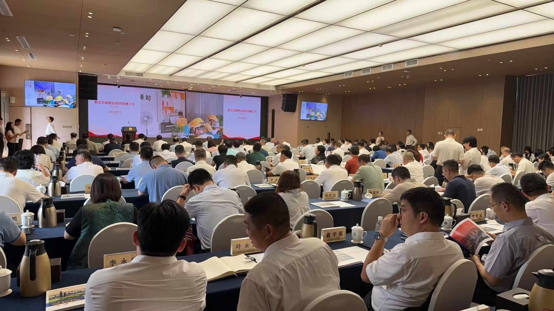 1764051787421902.jpg 2.jpg