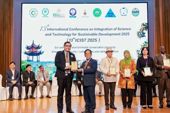   邢纪国获AATSEA杰出领导奖  跨区域合作成果获国际认可