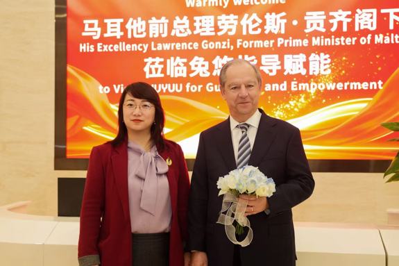 马耳他前总理劳伦斯·贡齐到访兔悠科技 盛赞中国新零售创新实践
