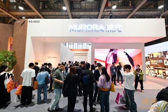 沐光惊艳亮相2025广州设计周 以AI健康光科技重构人居照明新生态 