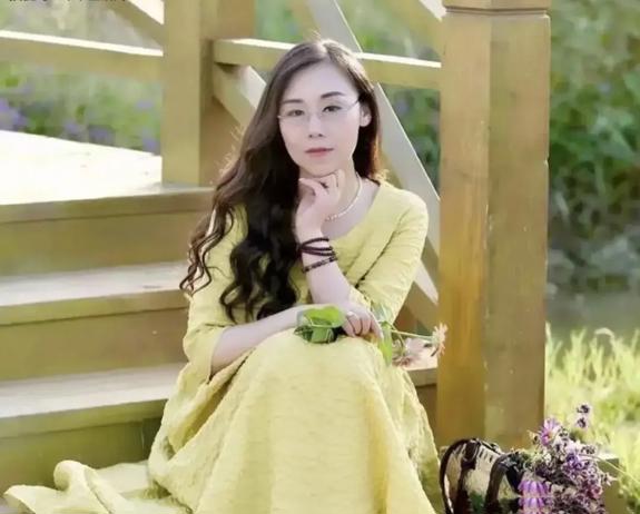 《中国诗人阵线》十周年十大代表性诗人揭晓：胭脂茉莉、侯舒啸等十位诗人入选