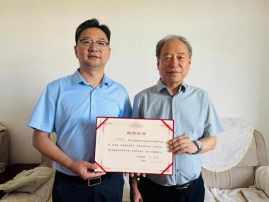 深研岐黄千年道,精诚大医济世心——卢阳光主任拜入国医大师王晞星门下
